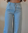 Jeans A light blue wash